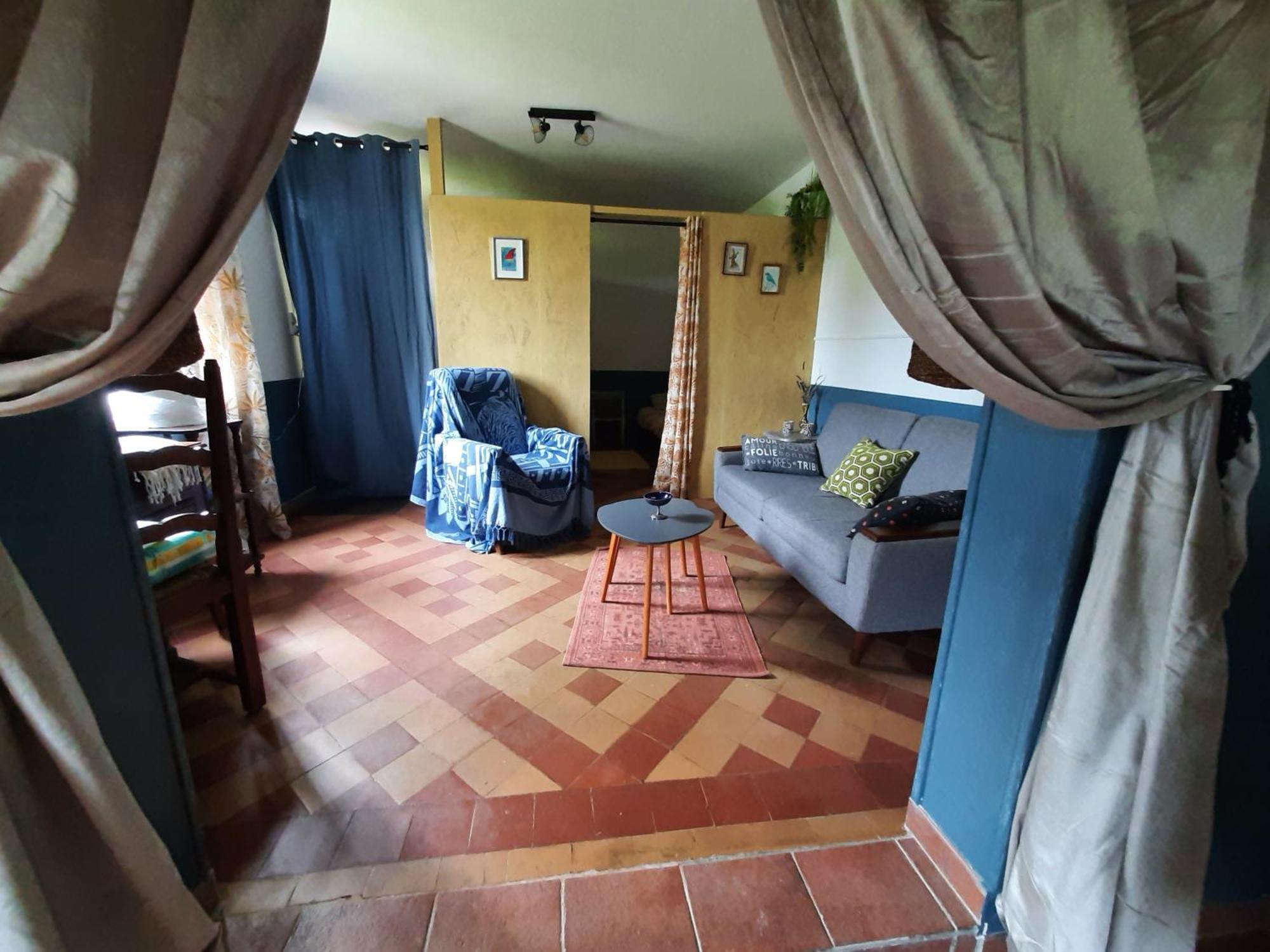 Notre Village Papillon Bed&Breakfast Neret Bilik gambar